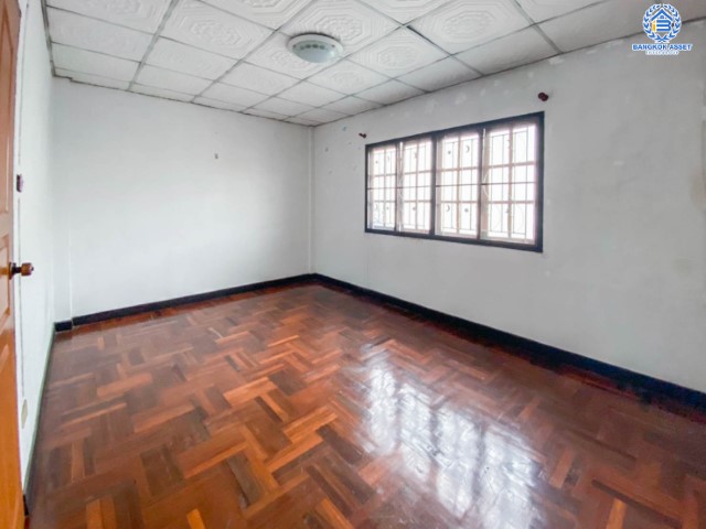 ทาวน์เฮ้าส์มือสองย่านนนทบุรี ม.ศิริชัย1 พิบูลสงคราม 22 บนเนื้อที่ 18.1 ตร.ว. ฟังก์ชัน 3 ห้องนอน 2 ห้องน้ำ 1 ที่จอดรถ แถมฟรี! 4 เครื่องปรับอากาศ ทำเลเดินทางสะดวก สิ่งอำนวยความสะดวกเพียบ ใกล้จุดขึ้นทางด่วน "ศรีรัช" และรถไฟฟ้าสถานี "แยกติวานนท์"...